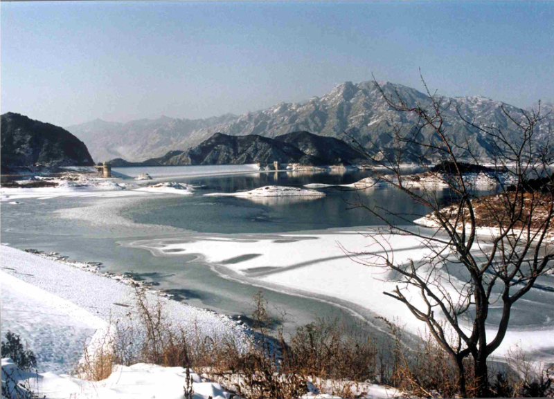 库区雪景