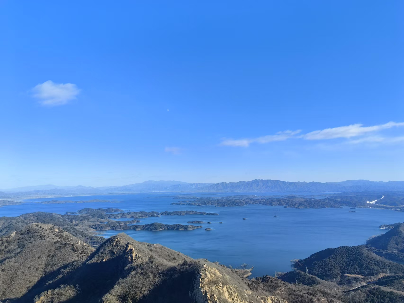 山水环绕