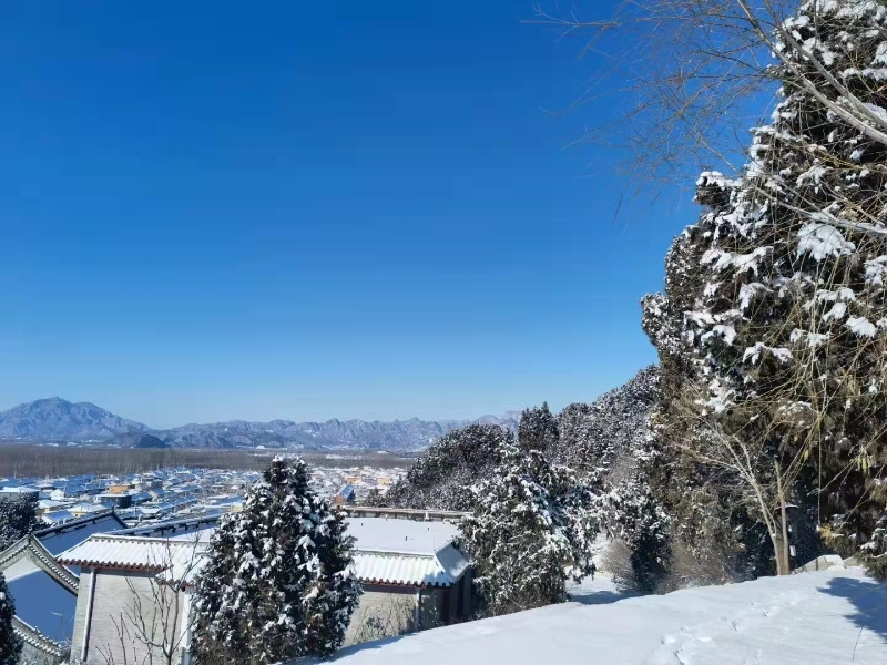 白雪皑皑