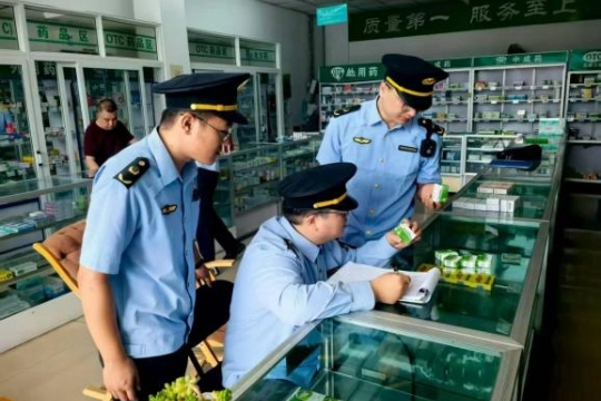 溪翁庄镇市场监管所开展“回流”药品专项检查