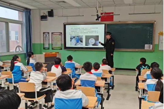 区市场监管局全面开展食品安全进校园活动