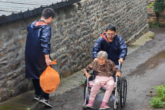 闻汛而动，冲锋在前