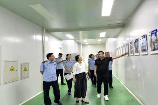 局党组成员、副局长郑延宏带队到食品生产企业开展调研走访