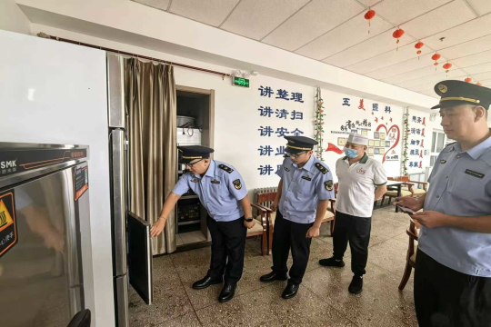 队所联动守护银发食安，精准施策筑牢养老防线