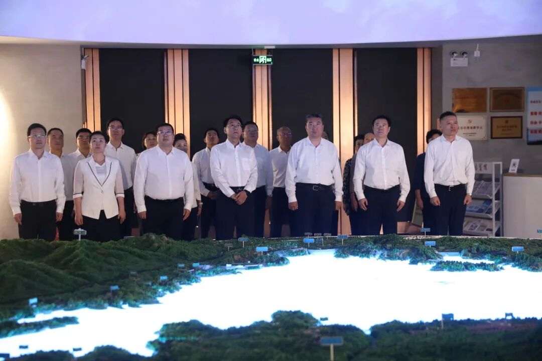 密云区委理论学习中心组召开学习（扩大）会议 重温习近平总书记重要回信精神 勉励全区上下牢记嘱托 接续奋斗 加快推动密云经济社会发展